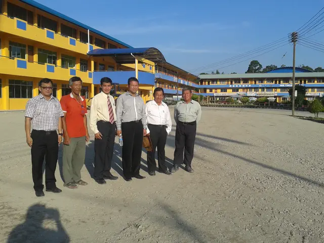Penyempurnaan Pengisian Batu Di Depan Blok Baru